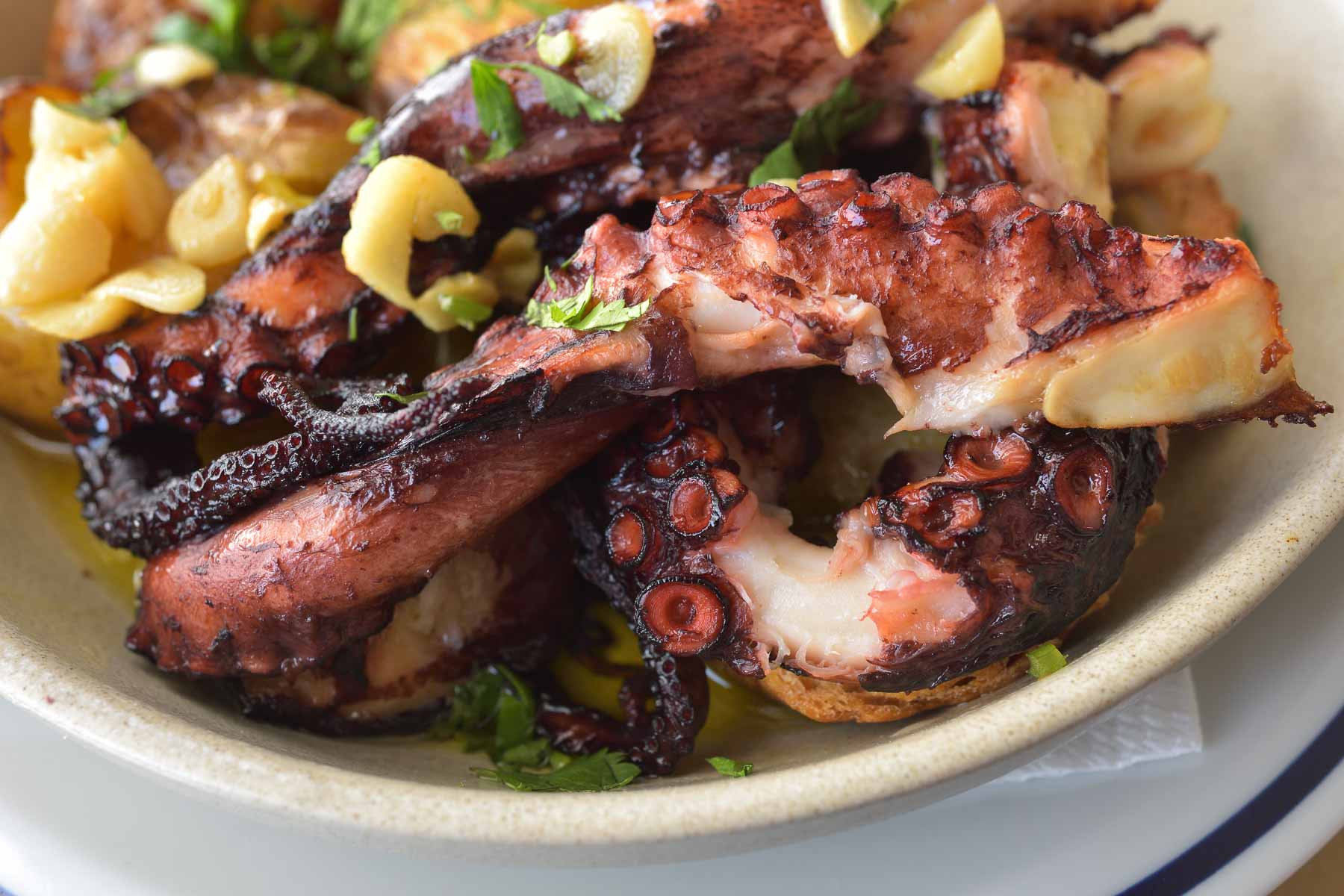 Grilled octopus with batatas a murro